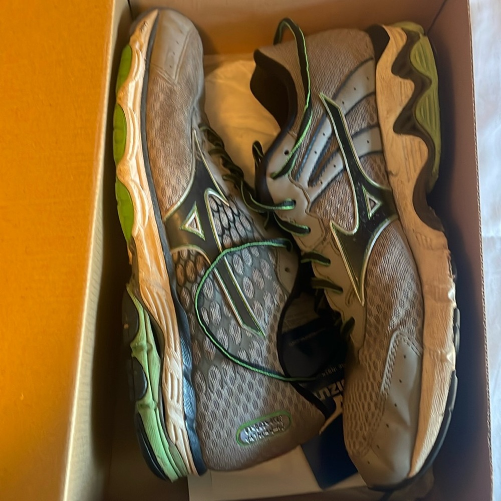 Men’s mizuno shoes